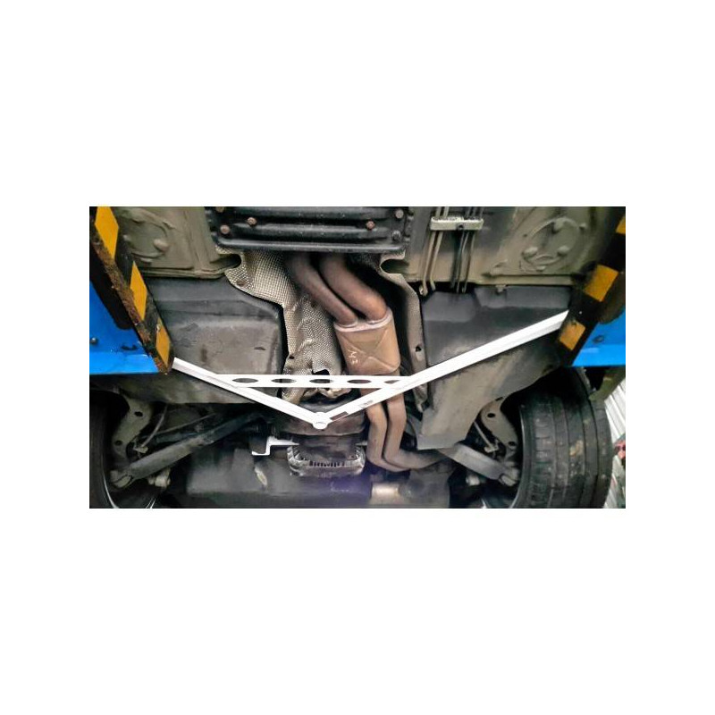 Rear lower brace UR BMW Série 3 E46 M3 3.2 01-06